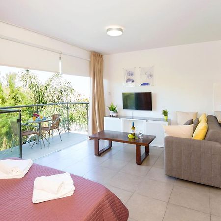 Lucile - Coralli Beachfront Apartment พาราลิมนี ภายนอก รูปภาพ