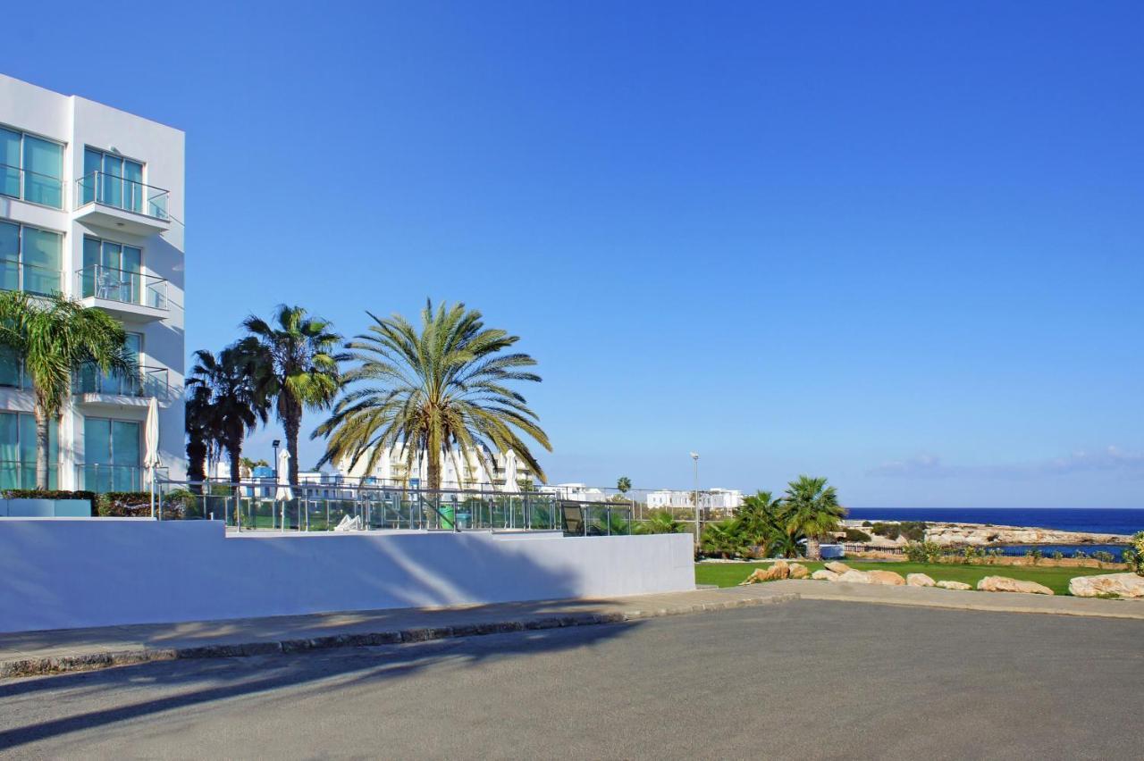 Lucile - Coralli Beachfront Apartment พาราลิมนี ภายนอก รูปภาพ