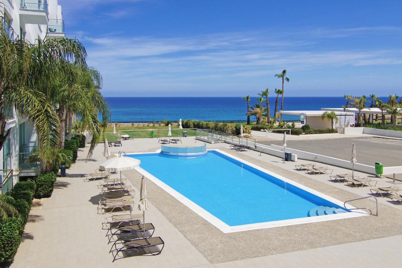 Lucile - Coralli Beachfront Apartment พาราลิมนี ภายนอก รูปภาพ