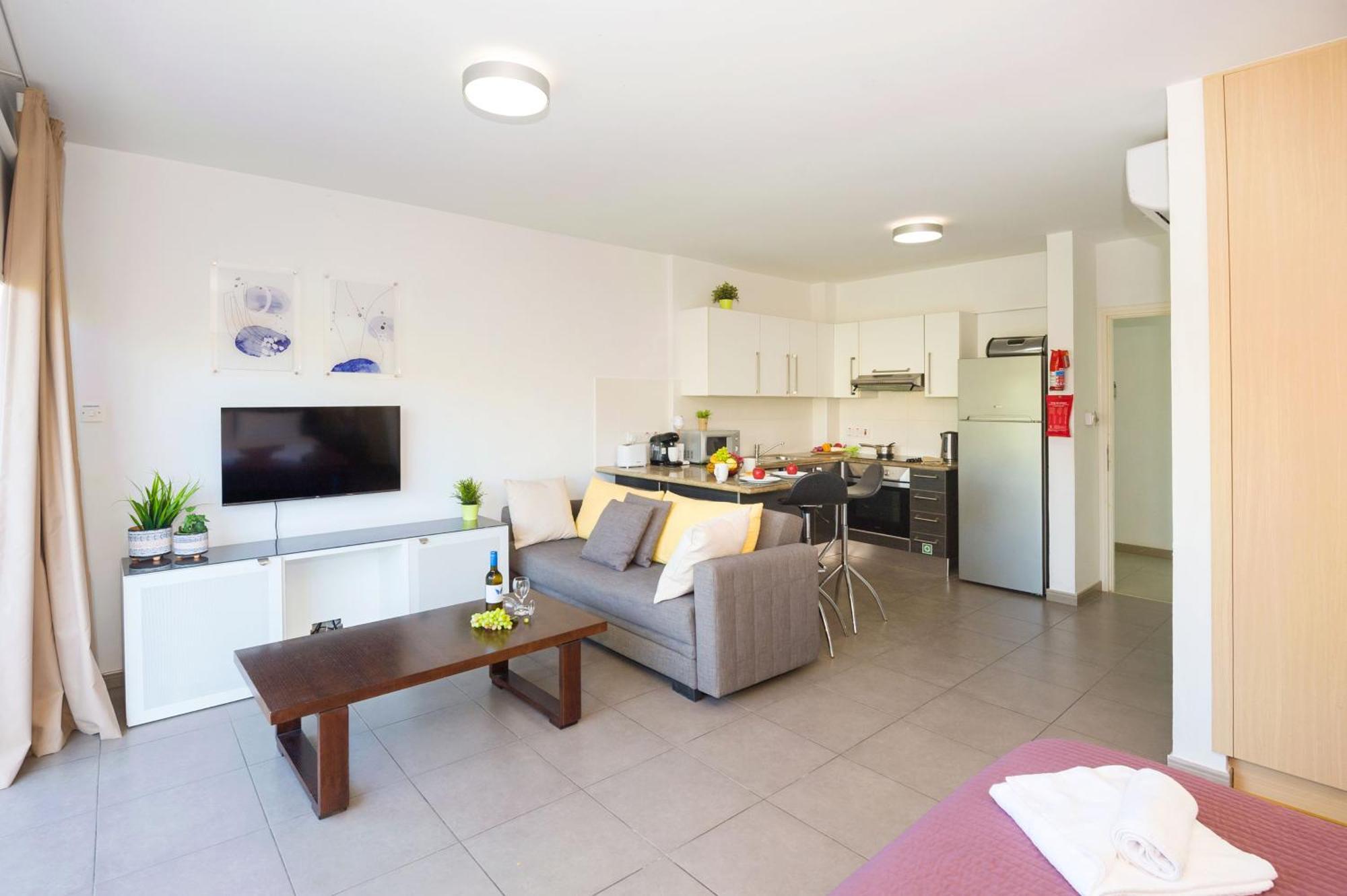 Lucile - Coralli Beachfront Apartment พาราลิมนี ภายนอก รูปภาพ