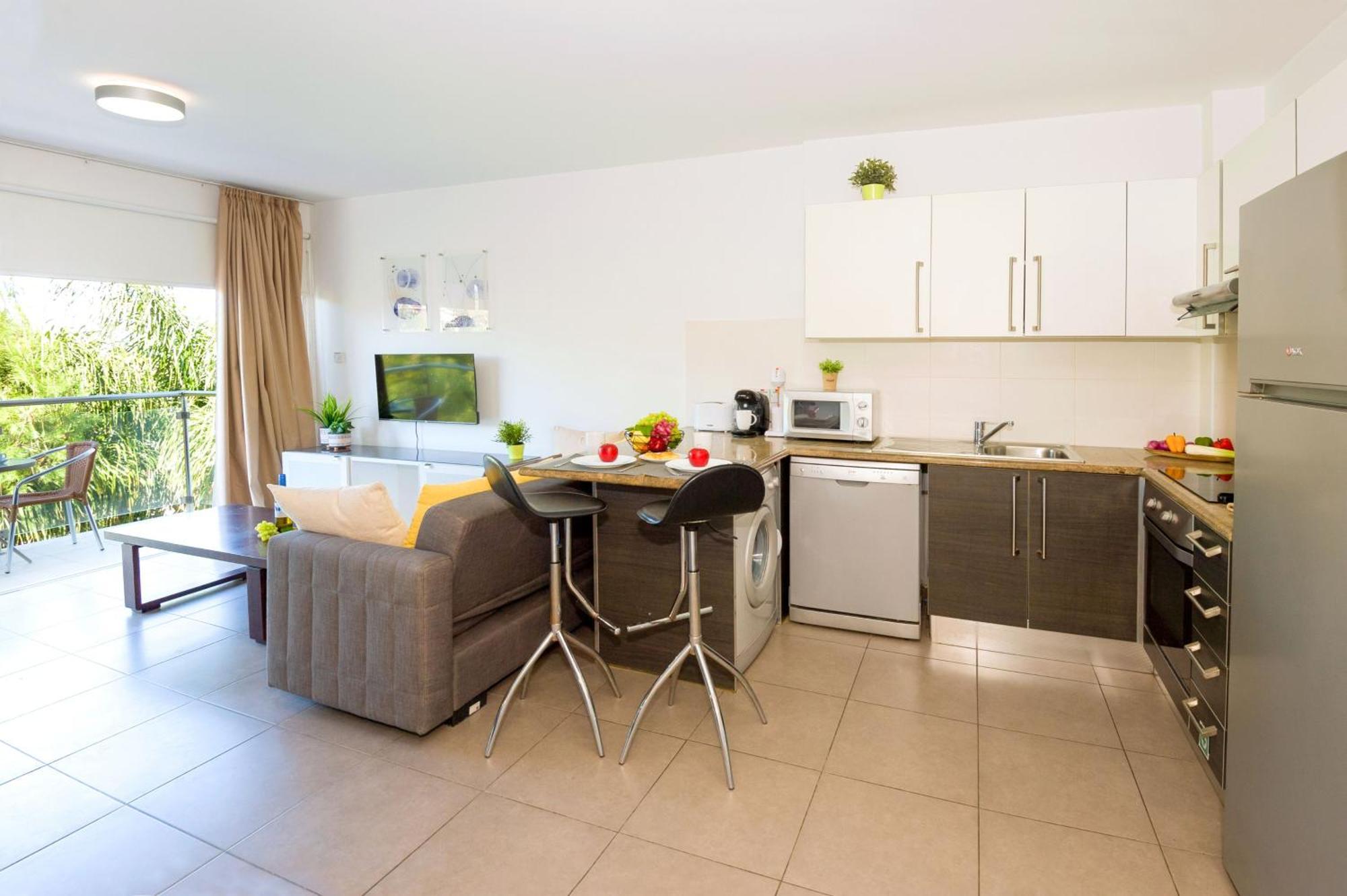 Lucile - Coralli Beachfront Apartment พาราลิมนี ภายนอก รูปภาพ
