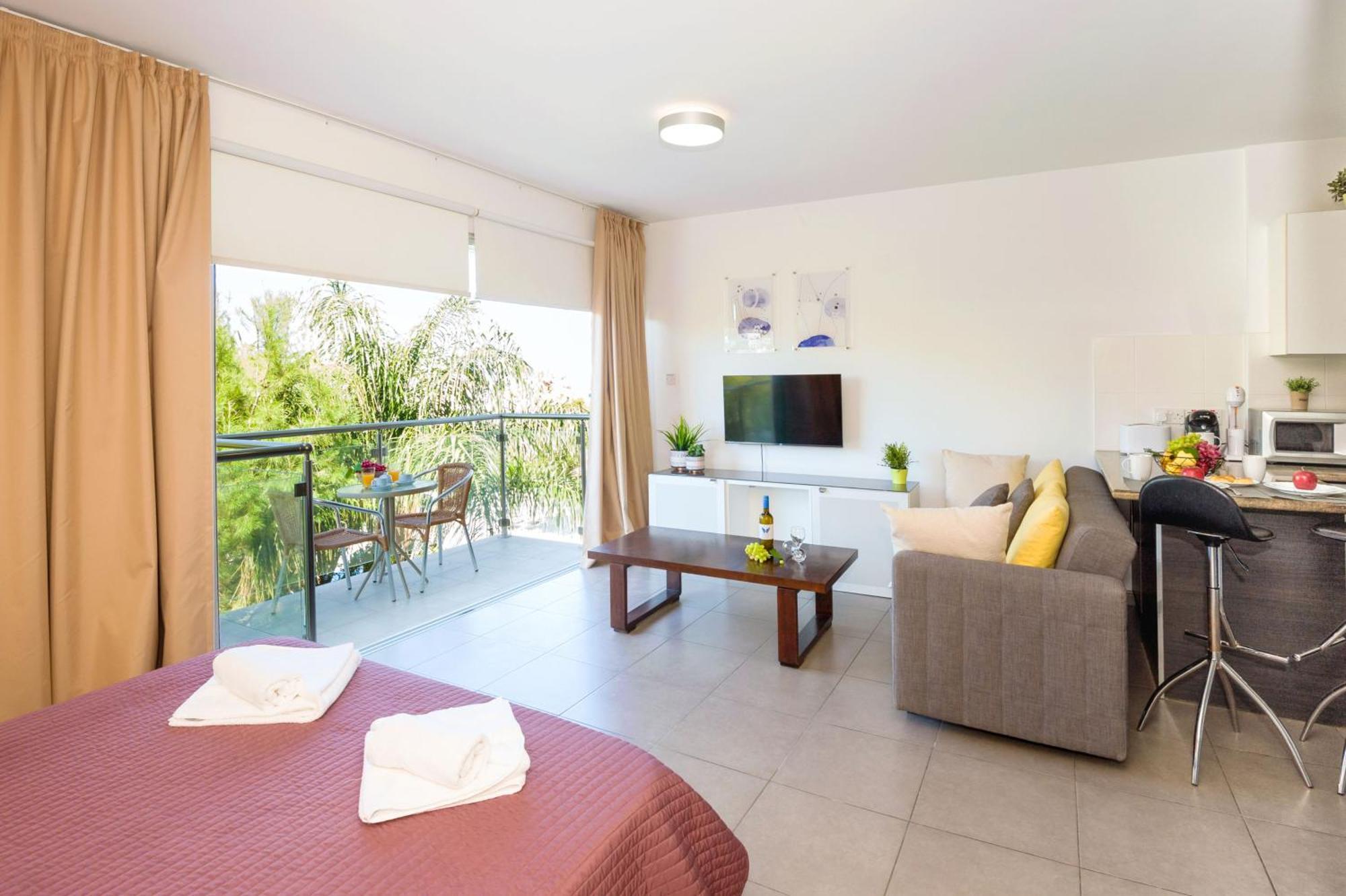 Lucile - Coralli Beachfront Apartment พาราลิมนี ภายนอก รูปภาพ