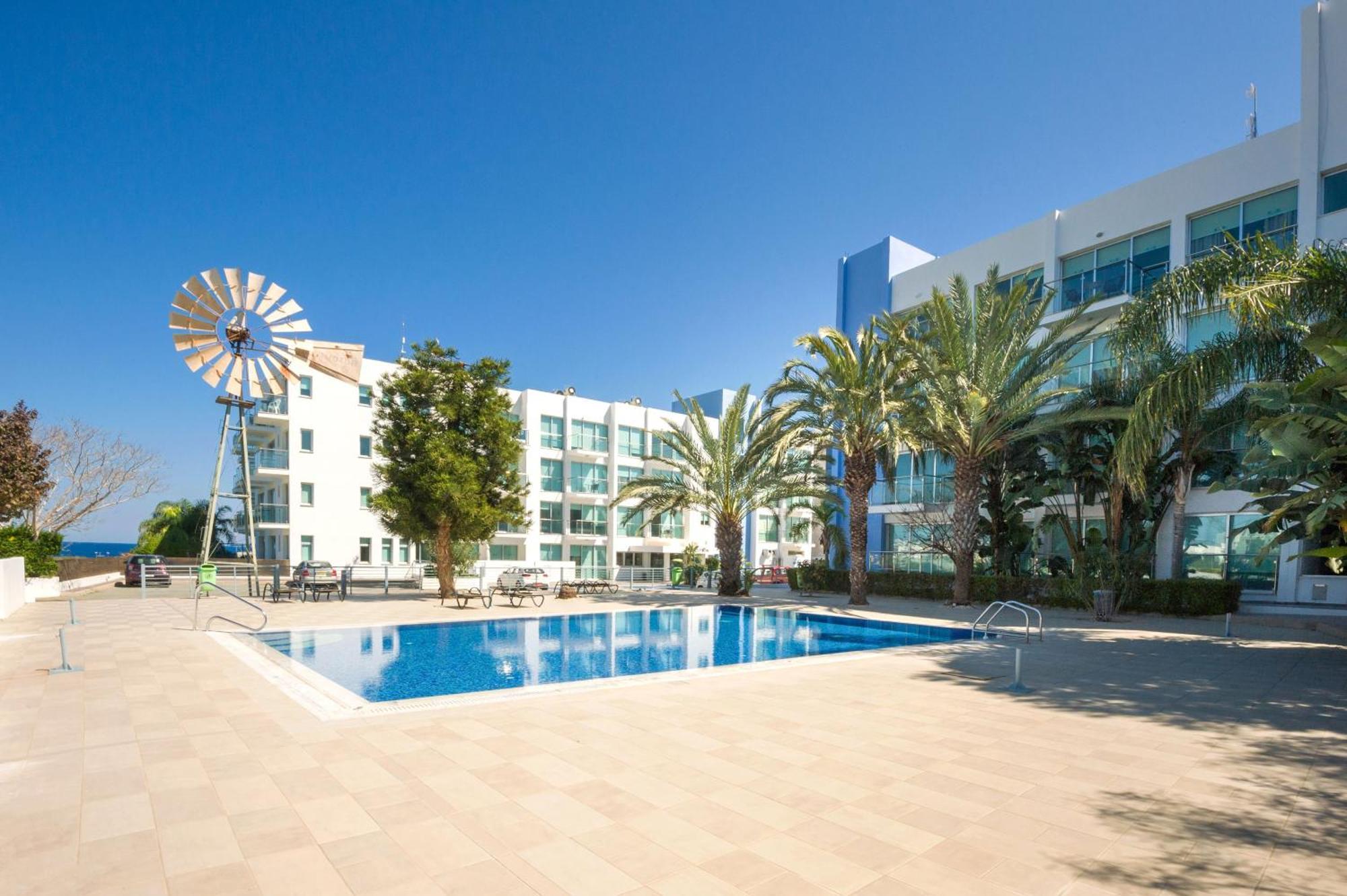 Lucile - Coralli Beachfront Apartment พาราลิมนี ภายนอก รูปภาพ