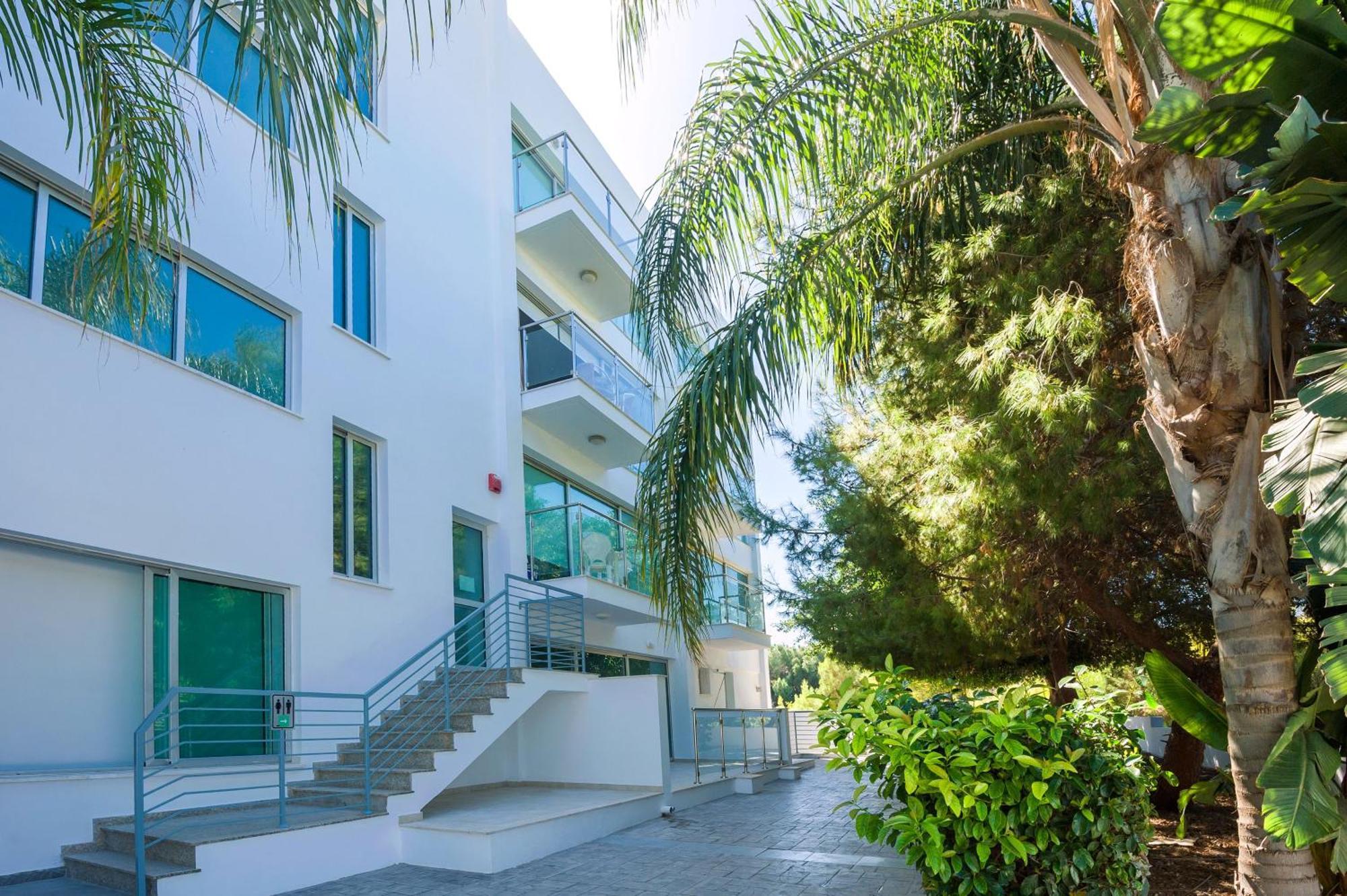 Lucile - Coralli Beachfront Apartment พาราลิมนี ภายนอก รูปภาพ