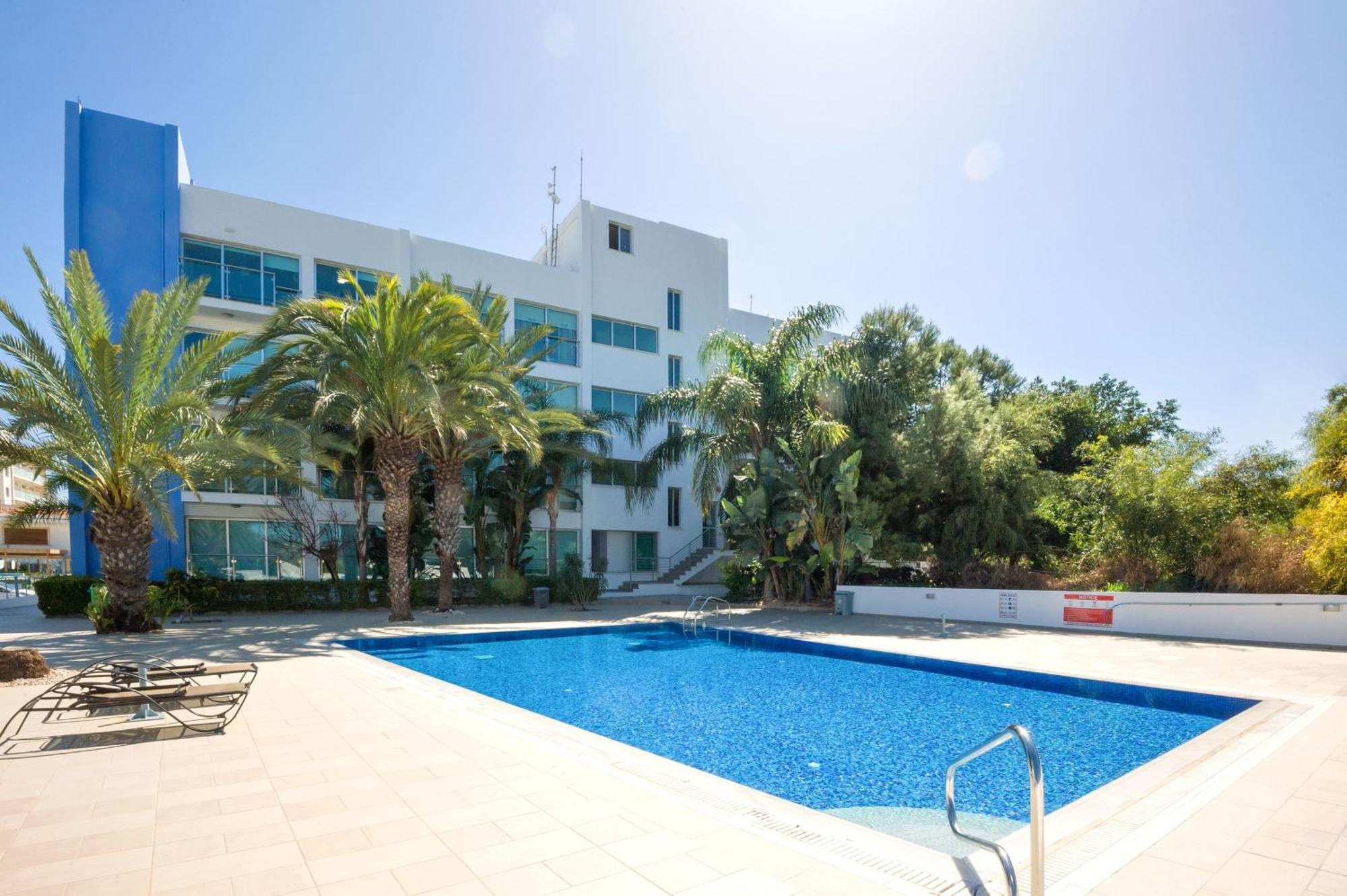 Lucile - Coralli Beachfront Apartment พาราลิมนี ภายนอก รูปภาพ