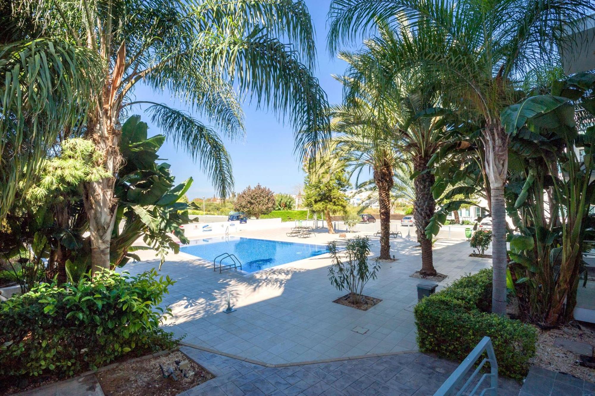 Lucile - Coralli Beachfront Apartment พาราลิมนี ภายนอก รูปภาพ