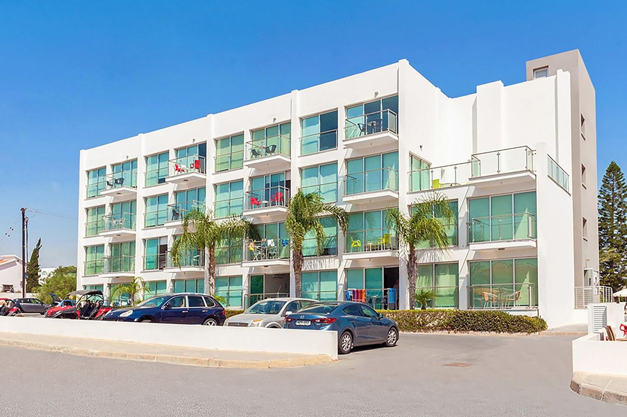 Lucile - Coralli Beachfront Apartment พาราลิมนี ภายนอก รูปภาพ